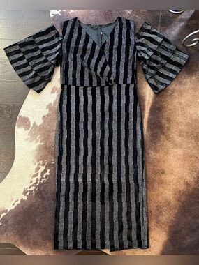 Elegant Black and Silver Striped V-Neck Cold Shoulder Midi Dress